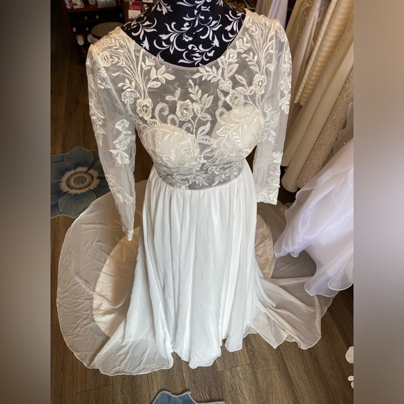 NWT Merry’s Wedding Dress - Picture 4 of 8